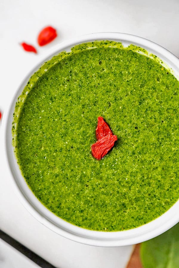 Green Detox Soup - Including cleansing dishes into your regular diet can be beneficial for weight management. vegan soup recipes, detox cleanse soup, watercress recipe, healthy vegan appetizers, vegetarian soup dinner, spinach soup plant based | pickledplum.com