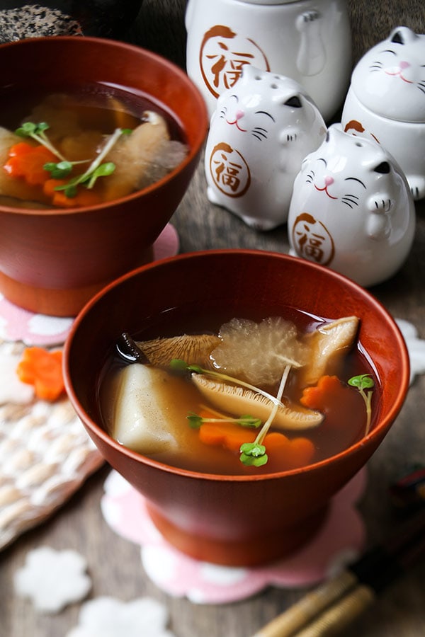 Ozoni - Japanese New Year Mochi Soup (お雑煮 ) - Japanese recipes, Asian soups, healthy Japanese food, traditional, mochi rice cakes | pickledplum.com