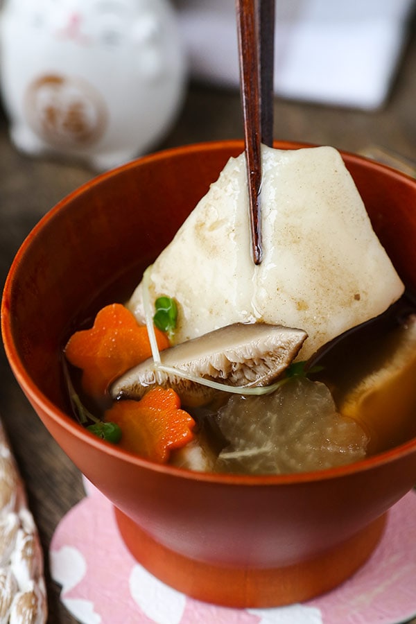 Ozoni - Japanese New Year Mochi Soup (お雑煮 ) - Japanese recipes, Asian soups, healthy Japanese food, traditional, mochi rice cakes | pickledplum.com