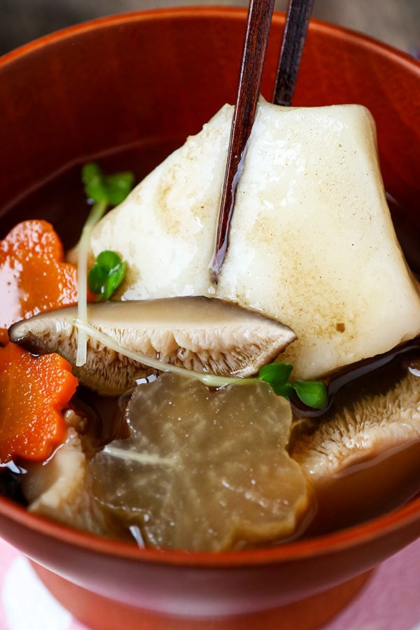 Ozoni - Japanese New Year Mochi Soup (お雑煮 ) - Japanese recipes, Asian soups, healthy Japanese food, traditional, mochi rice cakes | pickledplum.com