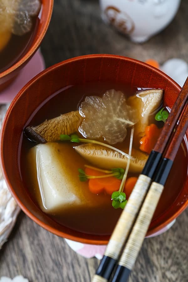 Ozoni - Japanese New Year Mochi Soup (お雑煮 ) - Japanese recipes, Asian soups, healthy Japanese food, traditional, mochi rice cakes | pickledplum.com