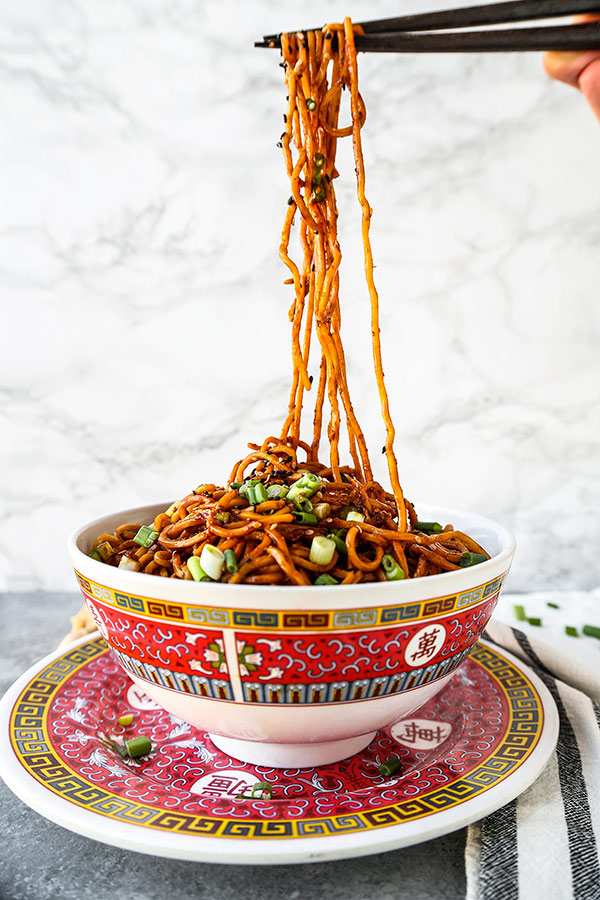 Aromatic Sour Egg Noodles - Food lovers, you will get a kick out of this dish! Chinese food recipes, Asian noodle recipes, Easy Chinese recipes, egg noodle recipes, healthy Asian dinner recipes | pickledplum.com
