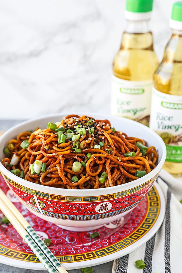 Aromatic Sour Egg Noodles - Food lovers, you will get a kick out of this dish! Chinese food recipes, Asian noodle recipes, Easy Chinese recipes, egg noodle recipes, healthy Asian dinner recipes | pickledplum.com