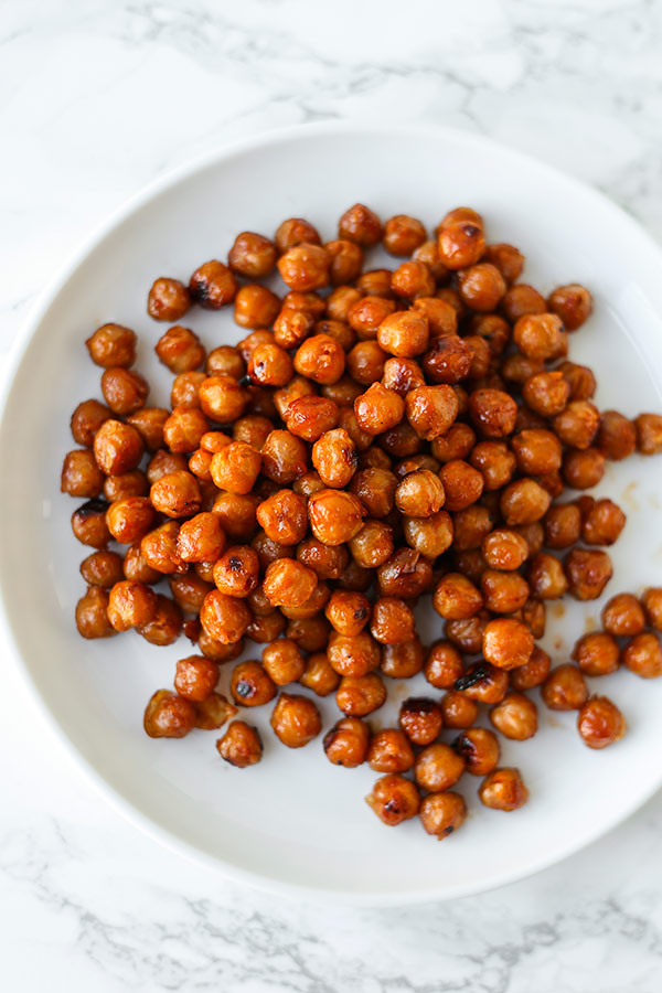 Honey Sriracha Roasted Chickpeas - Spicy sweet chickpeas make the perfect healthy mid afternoon or late night snack. They are also the perfect diet food since chickpeas reduce belly fat and direct it away from the waistline for a flatter stomach! healthy snack recipes, vegetarian snack recipe, homemade healthy snacks, roasted beans | pickledplum.com