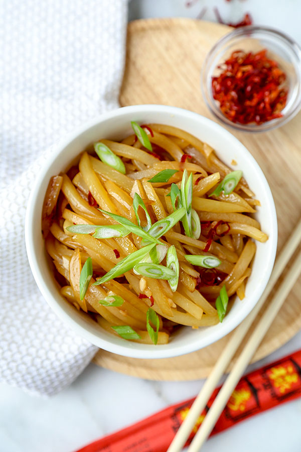 Chinese Shredded Potatoes with Vinegar and Chili -This authentic Chinese recipe of shredded potatoes with vinegar and chili is salty, sour, nutty and just spicy enough to make your lips tingle. Asian style potatoes for the win! #chinesefood #recipeoftheday #potato #veganrecipes #veganfood #plantbased | pickledplum.com
