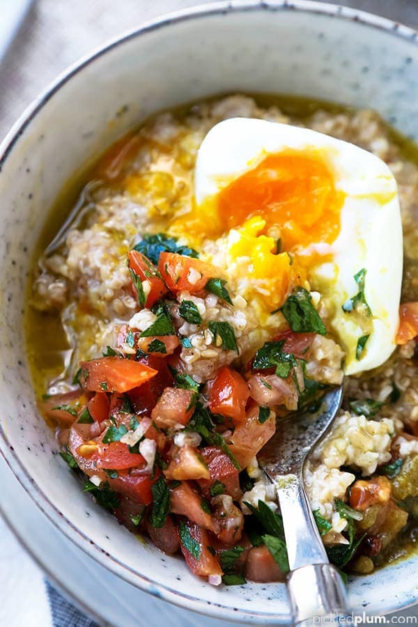 Harissa Spiced Moroccan Oatmeal Recipe - This is a savory oatmeal recipe you will love! A healthy breakfast that only take 10 minutes to make. You can use steel coat oatmeal, rolled oats, even hot breakfast cereal for this easy recipe! Top it with an egg or make it vegan, it's delicious both ways. #oatmeal #breakfastrecipes #moroccan #healthyrecipes | pickledplum.com 