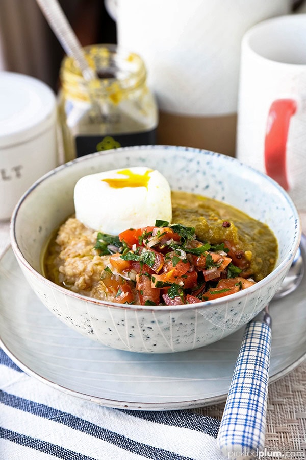 Harissa Spiced Moroccan Oatmeal Recipe - This is a savory oatmeal recipe you will love! A healthy breakfast that only take 10 minutes to make. You can use steel coat oatmeal, rolled oats, even hot breakfast cereal for this easy recipe! Top it with an egg or make it vegan, it's delicious both ways. #oatmeal #breakfastrecipes #moroccan #healthyrecipes | pickledplum.com 