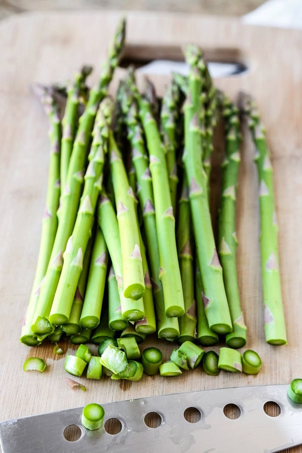 How To Cook Asparagus - Find out how to cook asparagus in the oven, on the stove, in a pan, skillet, on the grill, steamed, air fryer and in the microwave! Make healthy and easy meal by choosing your favorite cooking method, whether you want soft or crunchy asparagus! #asparagus #howtocook #healthyeating #cookingtips | pickledplum.com