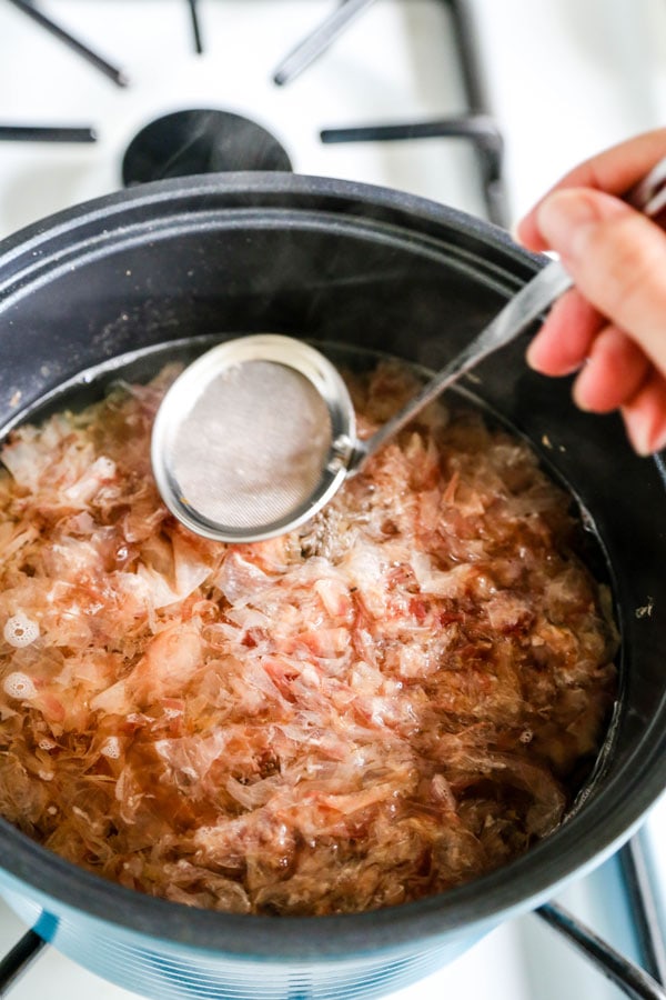 How To Make Dashi - Check out this How To Make Dashi tutorial and see how minimal effort can still yield maximum flavor. Dashi will elevate your homemade miso soup, soba and simmered dishes into the stratosphere. #japanesefood #healthyeating #soupstock #dashi | pickledplum.com