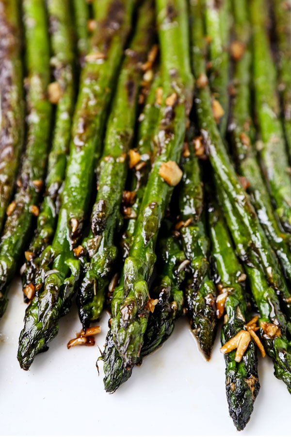 Sauteed Asparagus with Garlic and Oyster Sauce - A Sauteed Asparagus With Garlic and Oyster Sauce Recipe that is packed with bold yet delicate flavors. Ready in 10 minutes! #Vegetarian #healthyeating #chinesefood #healthyrecipes | pickledplum.com