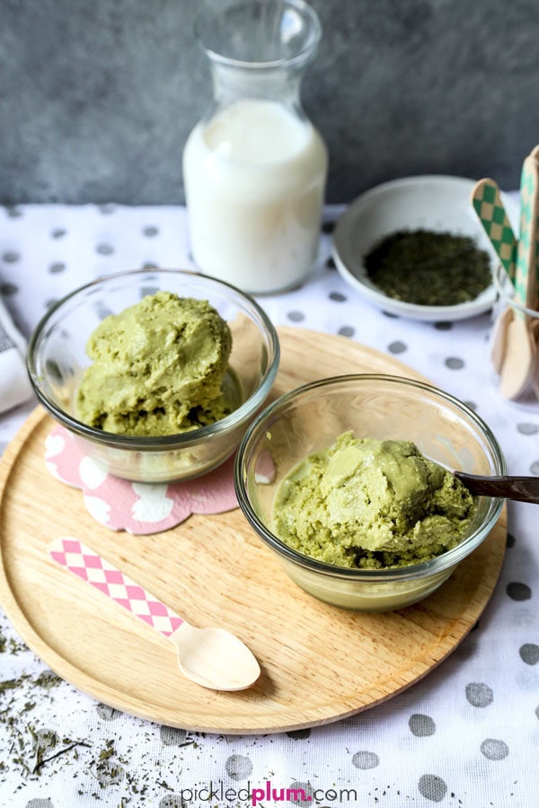 Matcha Ice Cream - Did you know it only takes 6 ingredients to make creamy matcha ice cream at home? And you don't even need an ice cream machine to make it. The result is restaurant quality green tea ice cream your entire family will love! Easy, no churn, Japanese dessert | pickledplum.com