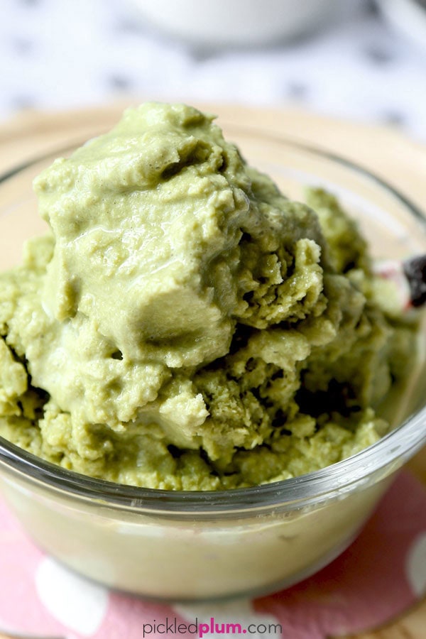 Matcha Ice Cream - Did you know it only takes 6 ingredients to make creamy matcha ice cream at home? And you don't even need an ice cream machine to make it. The result is restaurant quality green tea ice cream your entire family will love! Easy, no churn, Japanese dessert | pickledplum.com