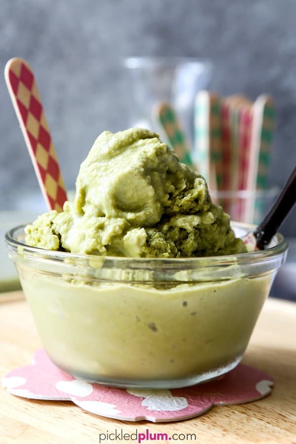 Matcha Ice Cream - Did you know it only takes 6 ingredients to make creamy matcha ice cream at home? And you don't even need an ice cream machine to make it. The result is restaurant quality green tea ice cream your entire family will love! Easy, no churn, Japanese dessert | pickledplum.com