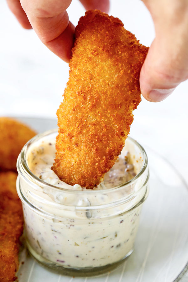 Tartar Sauce Recipe - Easy homemade tartar sauce recipes. I have two versions for you! Japanese tartar sauce which is fruitier and the traditional American tartar sauce. Learn how to make the best tartar sauce, better than Long John Silvers! #tartarsauce #saucerecipe #fishandchips | pickledplum.com 