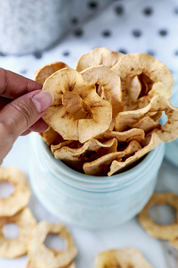 Homemade Baked Apple Chips - Learn how to make easy, crispy baked apple chips in an oven (no dehydrator needed!) This is a healthy snack for kids and for weight loss. 100% natural, no sugar added. #veganrecipe #applerecipe #healthysnack #vegetarian #plantbased #kidfriendly #healthybaking | pickledplum.com 