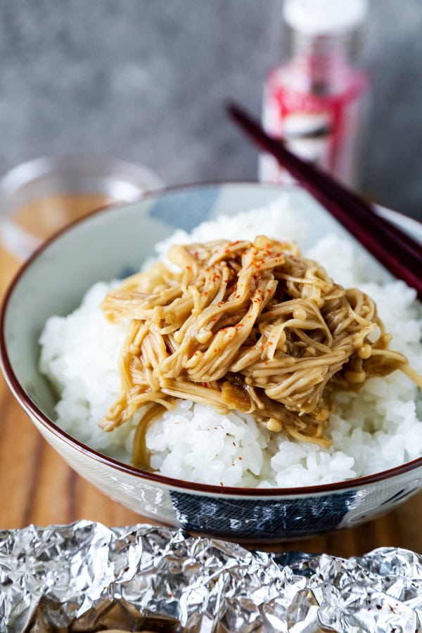 Foiled Baked Enoki Mushrooms (Vegan) - This delicious healthy Japanese recipe is pack with umami! Foil baked to perfection, these enoki mushrooms are perfect as a side for dinner, together with tofu, or topped with green onions. Simply delicious! #japanesefood #veganrecipes #vegetarian #plantbased | pickledplum.com