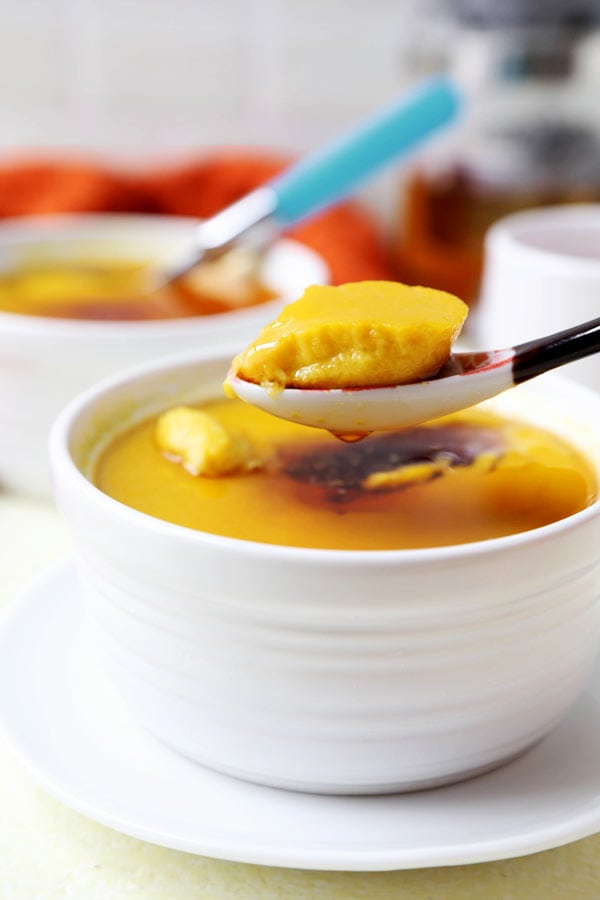 Japanese Style Pumpkin Pudding (Kabocha Purin) - A healthier and easy recipe for the best pumpkin pudding! With a flan-like texture, this deliciously sweet and eggy kabocha pumpkin is gluten-free and dairy-free! Perfect for kids and adults who are lactose or gluten intolerant. It's a fun, low carb dessert your entire family will enjoy! #thanksgivingfood #healthydessert #kabochasquash #japanesefood #homemade | pickledplum.com