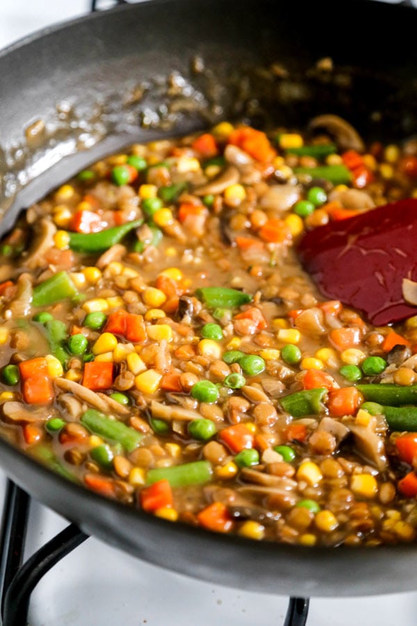 Vegan Sheperd's Pie - This is an easy mushrooms, lentils and veggie packed vegan shepherd's pie recipe that will make you forget about meat! Cooked in a mushroom gravy and topped with fluffy mashed potatoes, it's healthy comfort food done well! #veganrecipes #plantbased #vegetarianrecipes #thanksgiving #healthycomfortfood | pickledplum.com