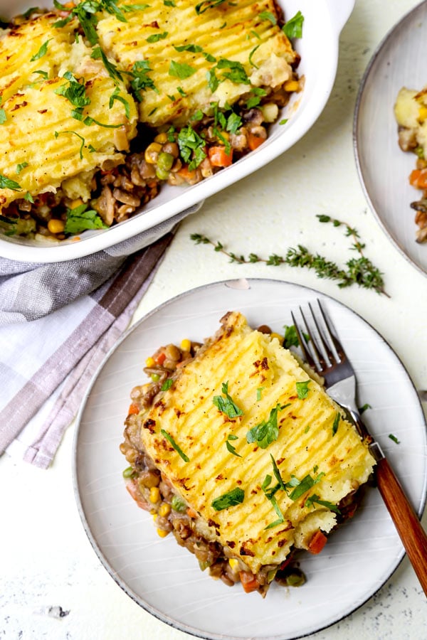 Vegan Sheperd's Pie - This is an easy mushrooms, lentils and veggie packed vegan shepherd's pie recipe that will make you forget about meat! Cooked in a mushroom gravy and topped with fluffy mashed potatoes, it's healthy comfort food done well! #veganrecipes #plantbased #vegetarianrecipes #thanksgiving #healthycomfortfood | pickledplum.com