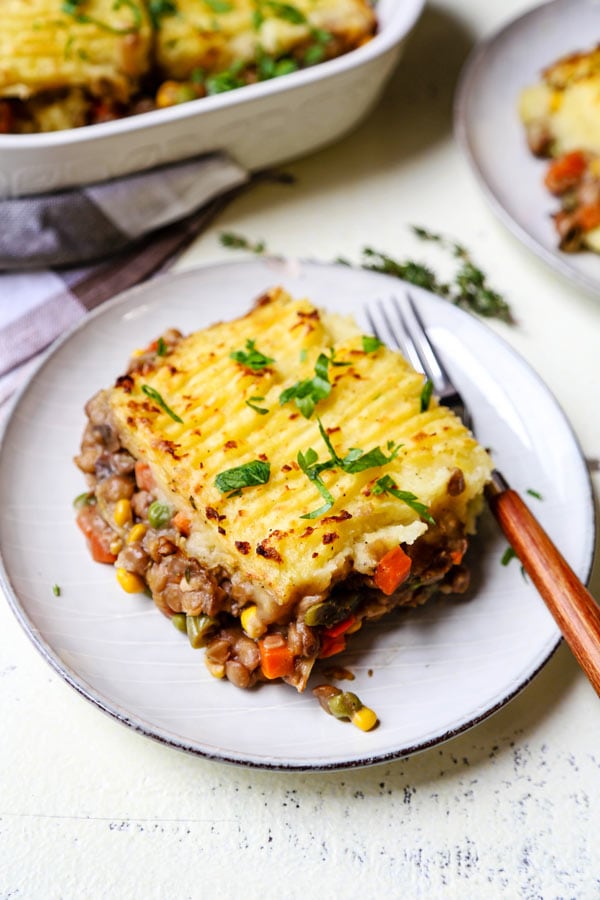 Vegan Sheperd's Pie - This is an easy mushrooms, lentils and veggie packed vegan shepherd's pie recipe that will make you forget about meat! Cooked in a mushroom gravy and topped with fluffy mashed potatoes, it's healthy comfort food done well! #veganrecipes #plantbased #vegetarianrecipes #thanksgiving #healthycomfortfood | pickledplum.com