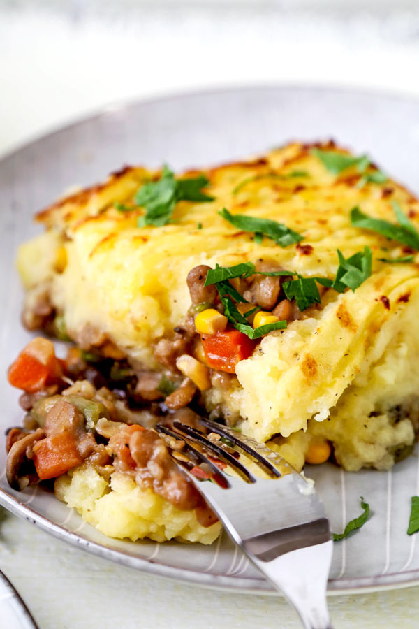 Vegan Sheperd's Pie - This is an easy mushrooms, lentils and veggie packed vegan shepherd's pie recipe that will make you forget about meat! Cooked in a mushroom gravy and topped with fluffy mashed potatoes, it's healthy comfort food done well! #veganrecipes #plantbased #vegetarianrecipes #thanksgiving #healthycomfortfood | pickledplum.com