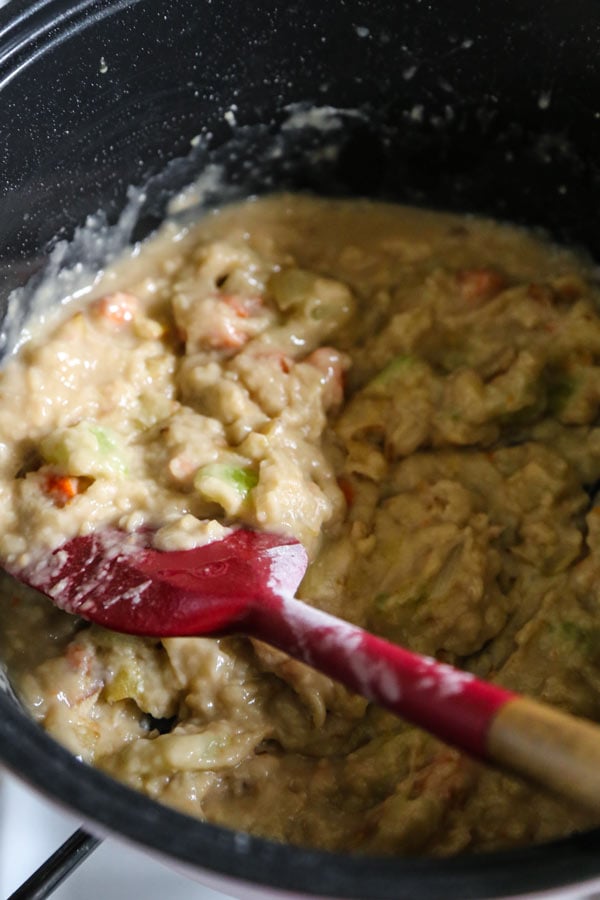 Vegan Mushroom Gravy - Easy vegan mushroom gravy recipe that's simple but packed with flavor! Pour it over mashed potatoes or biscuits, serve it to meat eater, they will love it! Healthy, low fat, meat-free! #vegetarianrecipes #vegan #plantbased #thanksgiving #christmas #holidayrecipe | pickledplum.com