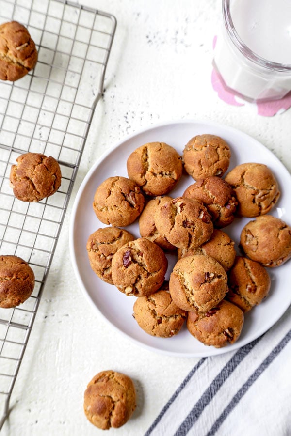 Vegan Peanut Butter Cookies - This is an easy recipe for peanut butter cookies that are 100% plant based. Crispy, sweet and nutty cookies made with chickpea and almond flour and packed with pecans! #cookies #cookierecipe #desserts #thanksgivingcookies #peanutbutter | pickledplum.com