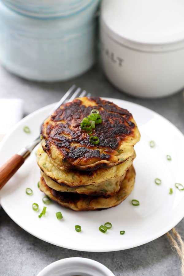Mashed potato cakes - Are you ready to dig in to the fluffiest Mashed Potato Cakes Recipe? The perfect use for leftover mashed potatoes and ready in 17 minutes from start to finish! #potatorecipe #leftovers #mashedpotatoes | pickledplum.com