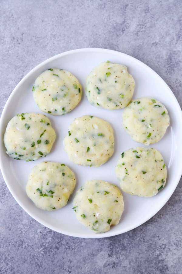 Mashed potato cakes - Are you ready to dig in to the fluffiest Mashed Potato Cakes Recipe? The perfect use for leftover mashed potatoes and ready in 17 minutes from start to finish! #potatorecipe #leftovers #mashedpotatoes | pickledplum.com