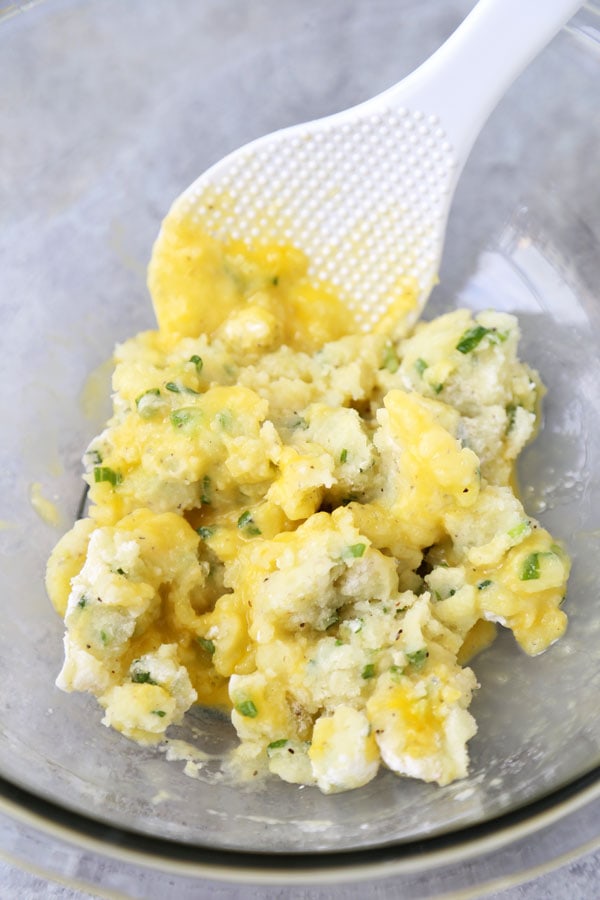 Mashed potato cakes - Are you ready to dig in to the fluffiest Mashed Potato Cakes Recipe? The perfect use for leftover mashed potatoes and ready in 17 minutes from start to finish! #potatorecipe #leftovers #mashedpotatoes | pickledplum.com