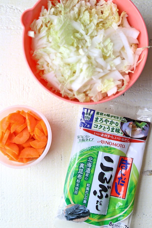 This 3-ingredient healthy weight-loss Cabbage Soup With Kombu Dashi is flavor packed and ready in 25 mins. Great for when you need a little detox! #fatburning #simple #detox #weightloss #healthyrecipe #cabbagesoup #vegan #vegetarian | pickledplum.com