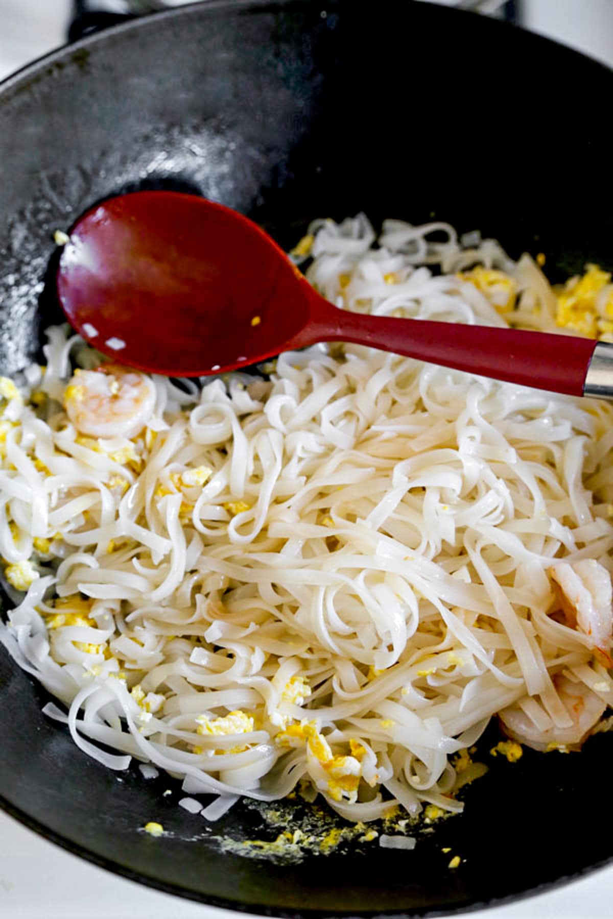 stir fried rice noodles with eggs