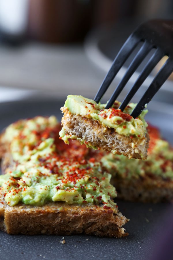 How to make avocado toast - This is a delicious vegan recipe for a smoky avocado toast with miso. Add an egg on top for a more substantial breakfast or lunch! #avocadotoast #breakfast #healthyrecipes #veganrecipe | pickledplum.com