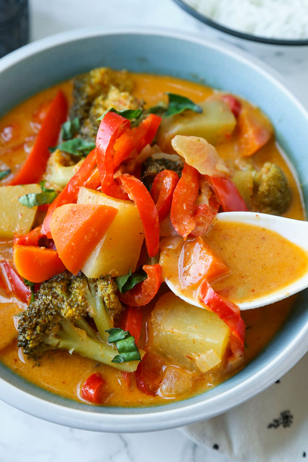 Thai red coconut curry with veggies