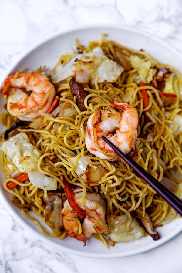 japanese yakisoba with shrimp