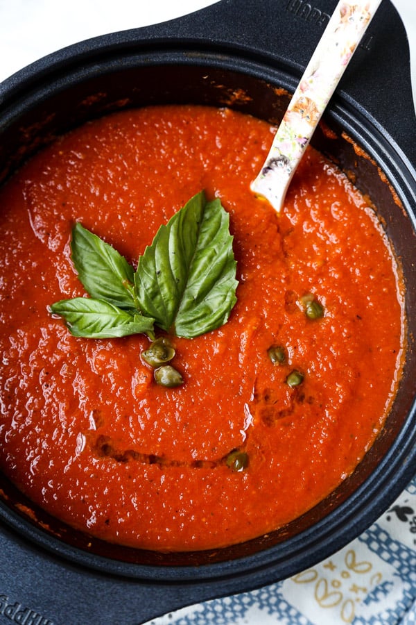 Homemade tomato sauce | pickledplum.com