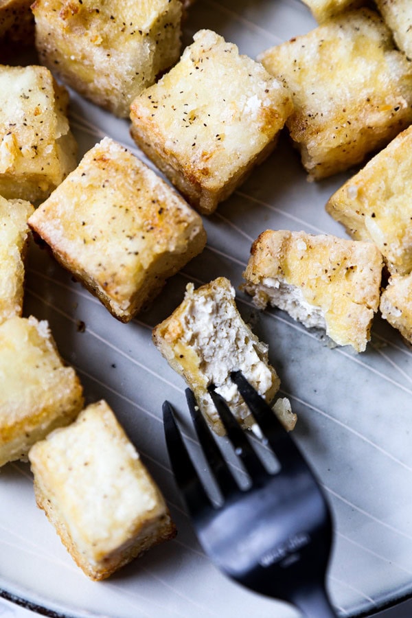 crispy tofu cubes | pickledplum.com