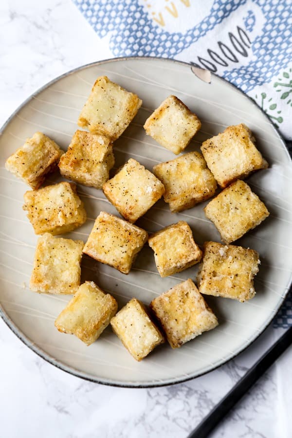 crispy tofu cubes | pickledplum.com