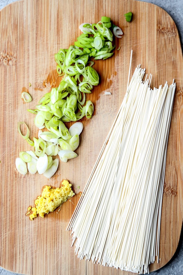 Chopped scallions, ginger and somen noodles | pickledplum.com