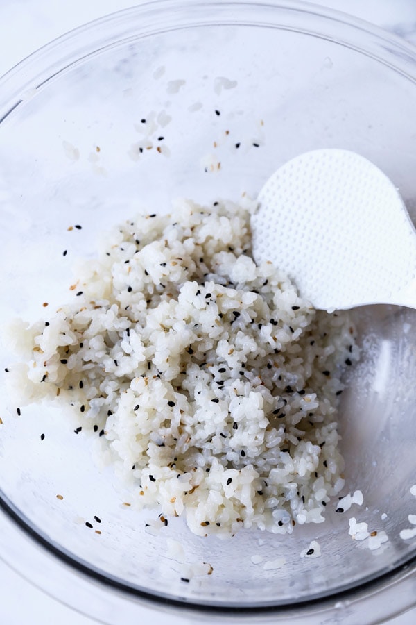 sushi rice with sesame seeds