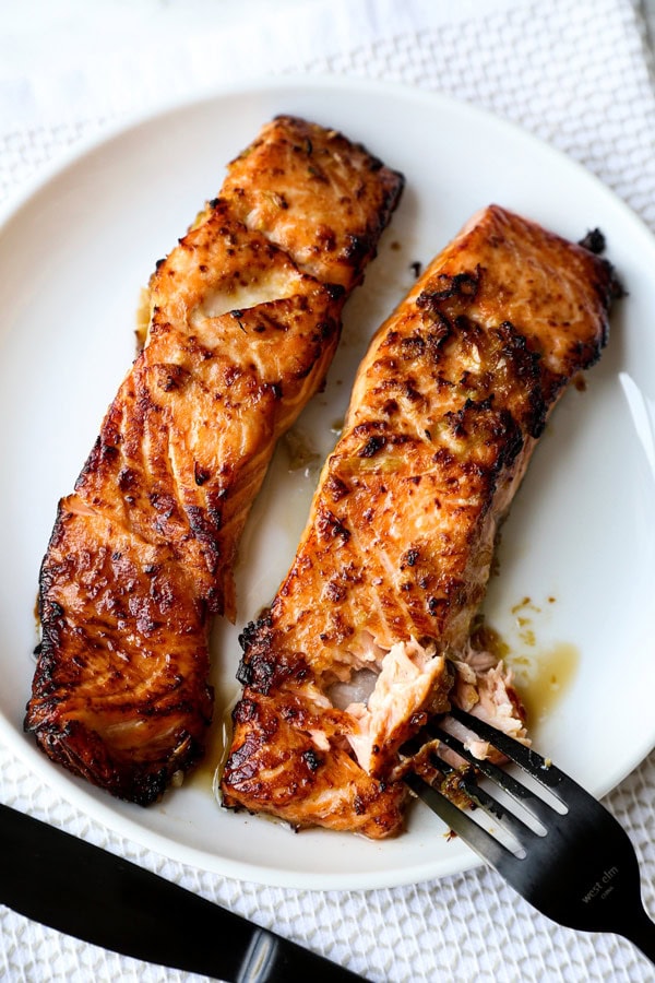 Air Fryer Ginger Garlic Salmon Fillets | pickledplum.com