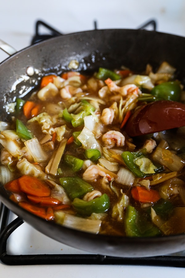 vegetables and shrimp in sara udon sauce