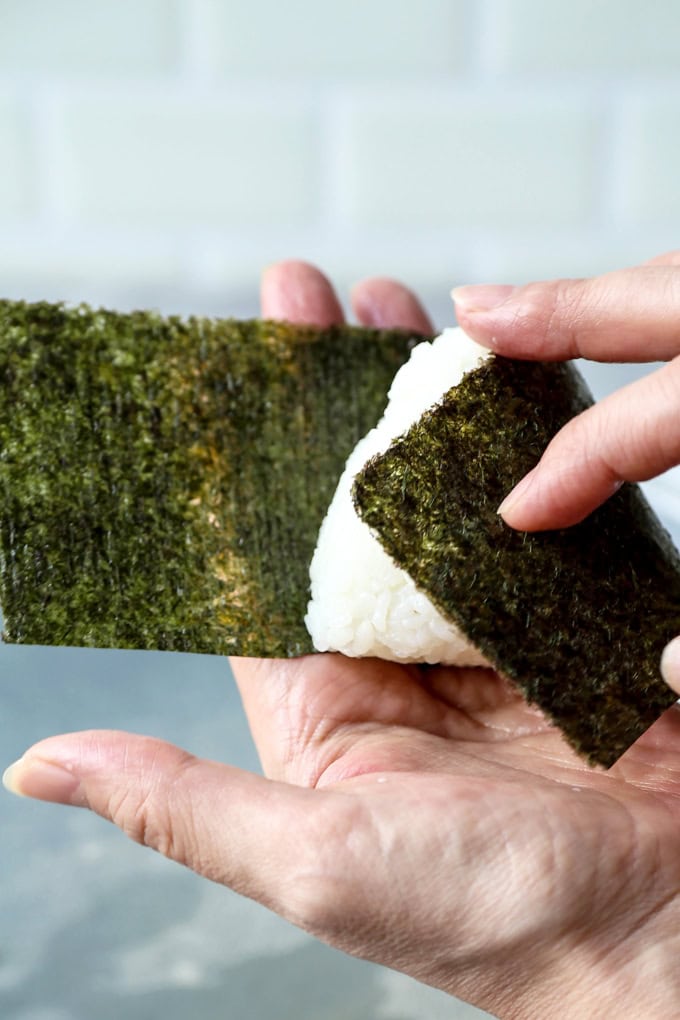 nori folding onigiri