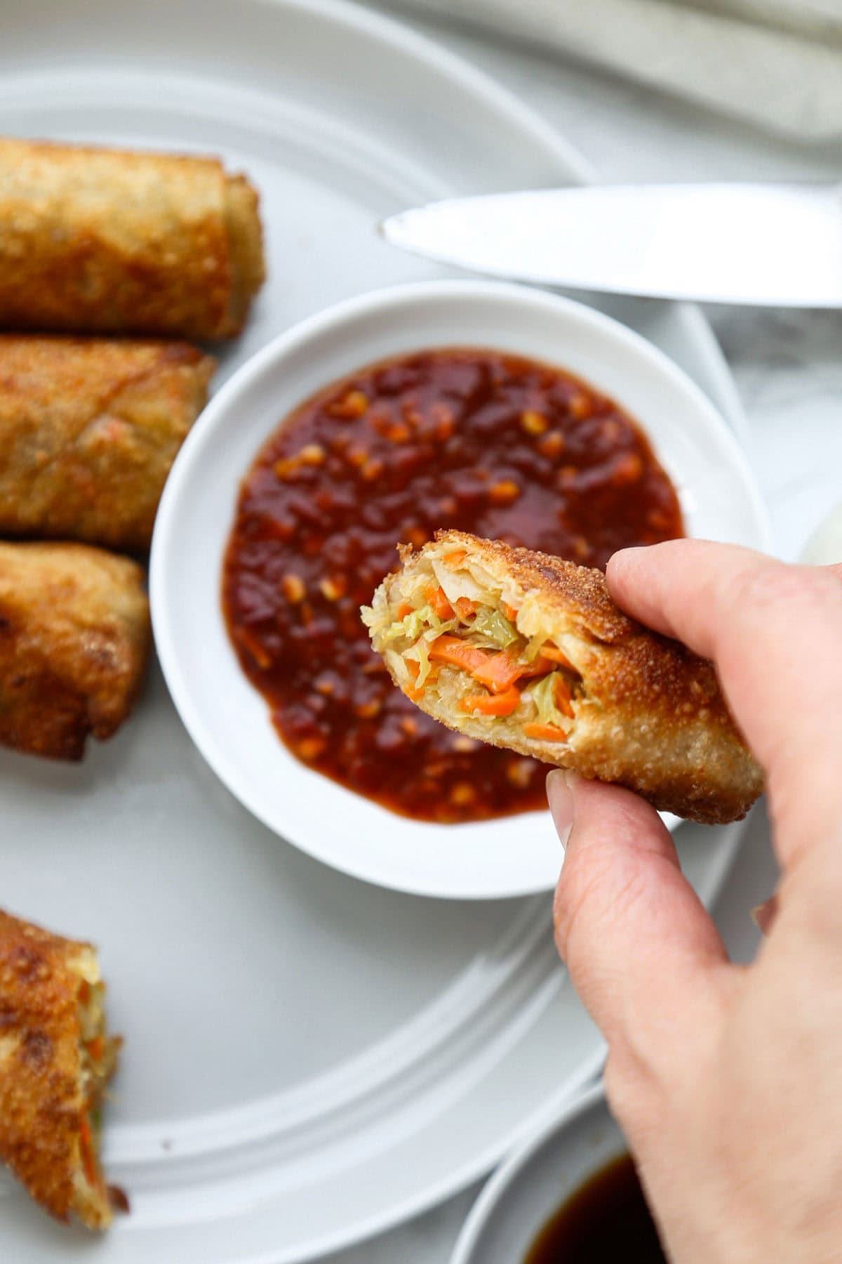 Vegetable egg rolls with dipping sauce