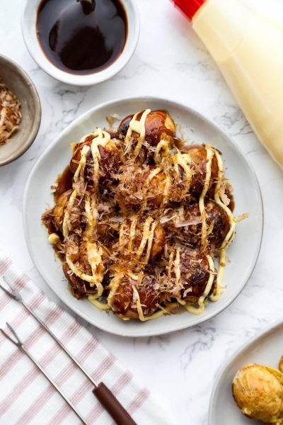 takoyaki (octopus balls)