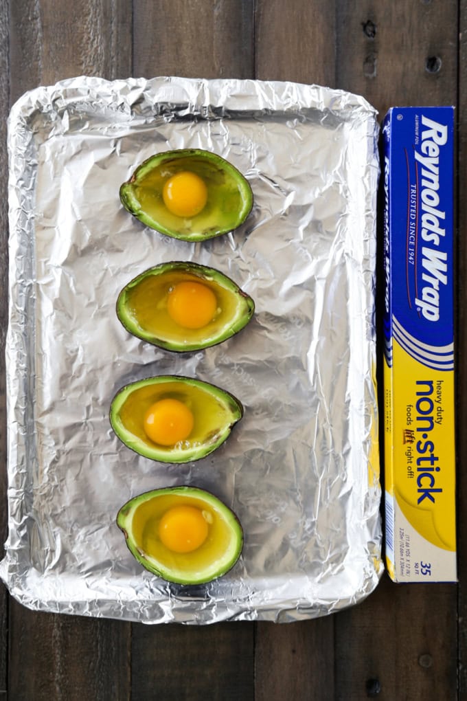 hollowed-avocado-with-eggs