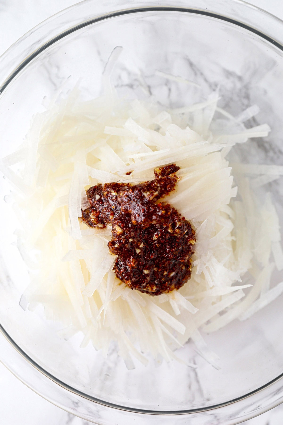 shredded daikon and spicy sauce