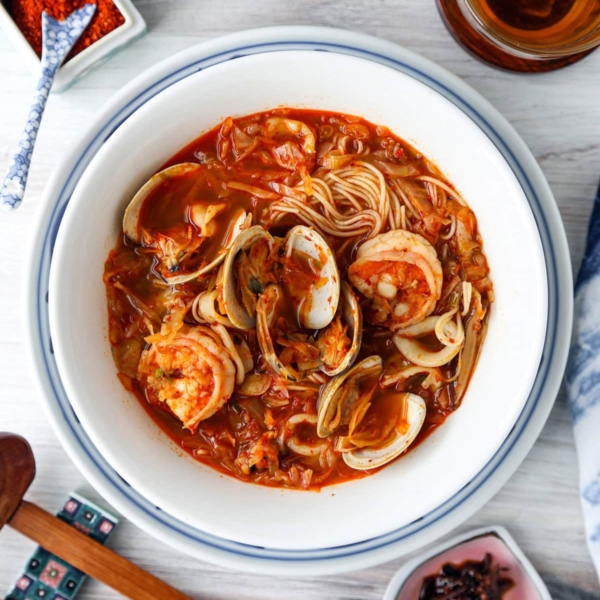 Jjamppong (Korean Spicy Seafood Noodle Soup) | Pickled Plum