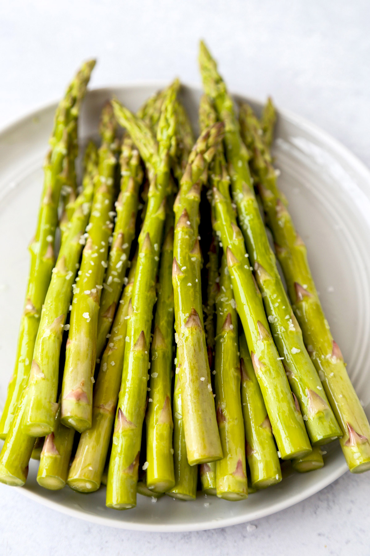 asparagus with salt
