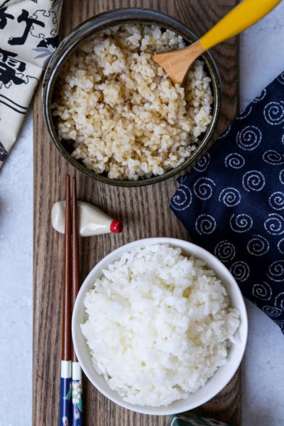 white rice and brown rice bowls